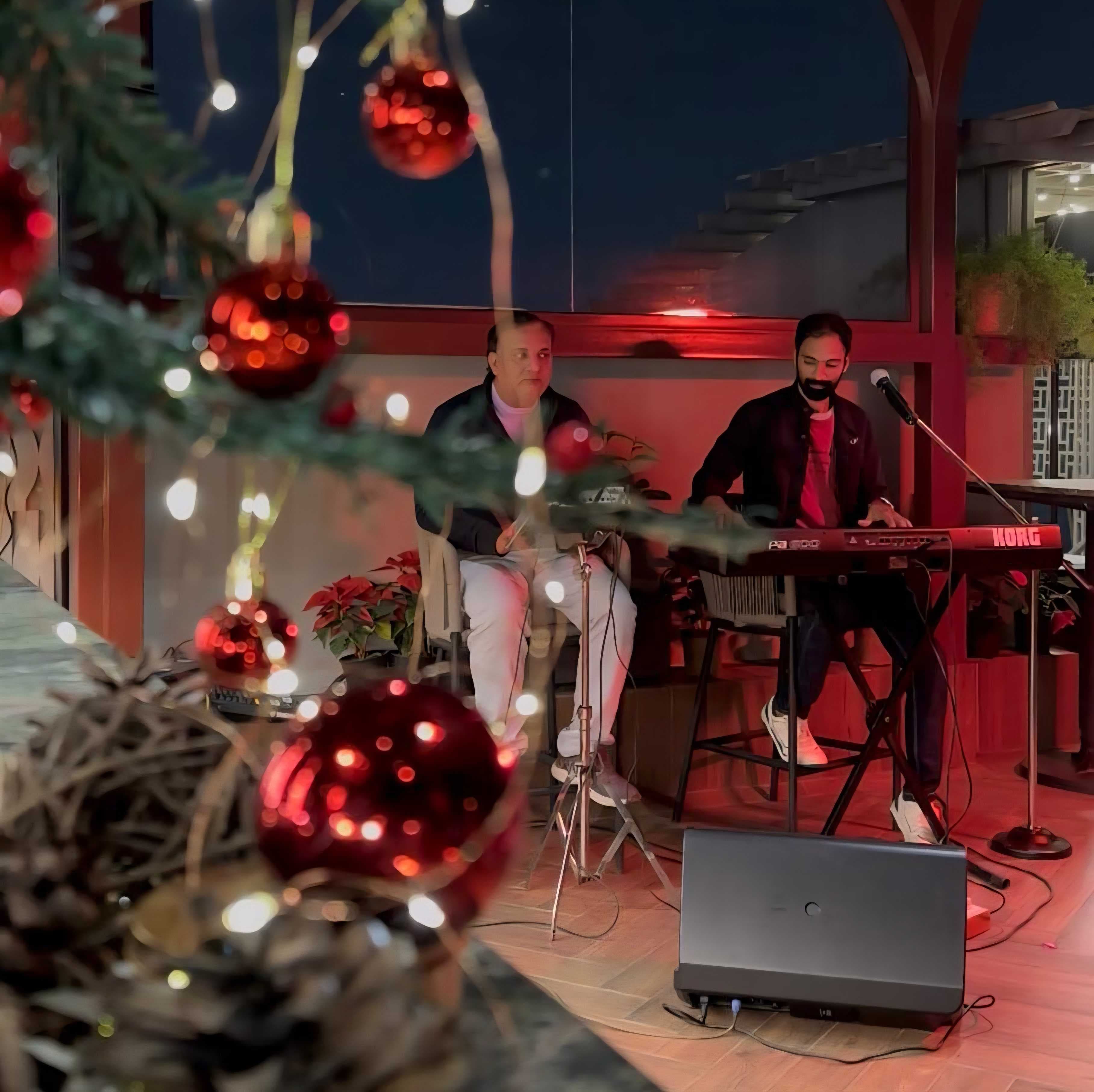 The Sunday Unwind, Live Acoustic Charm (Dec 28)
